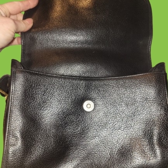 Gucci Classic Black Leather Shoulder Bag - Picture 5 of 10